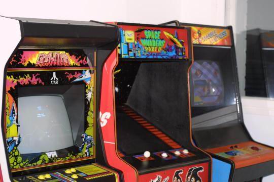 roll a score skeeball arcade game
